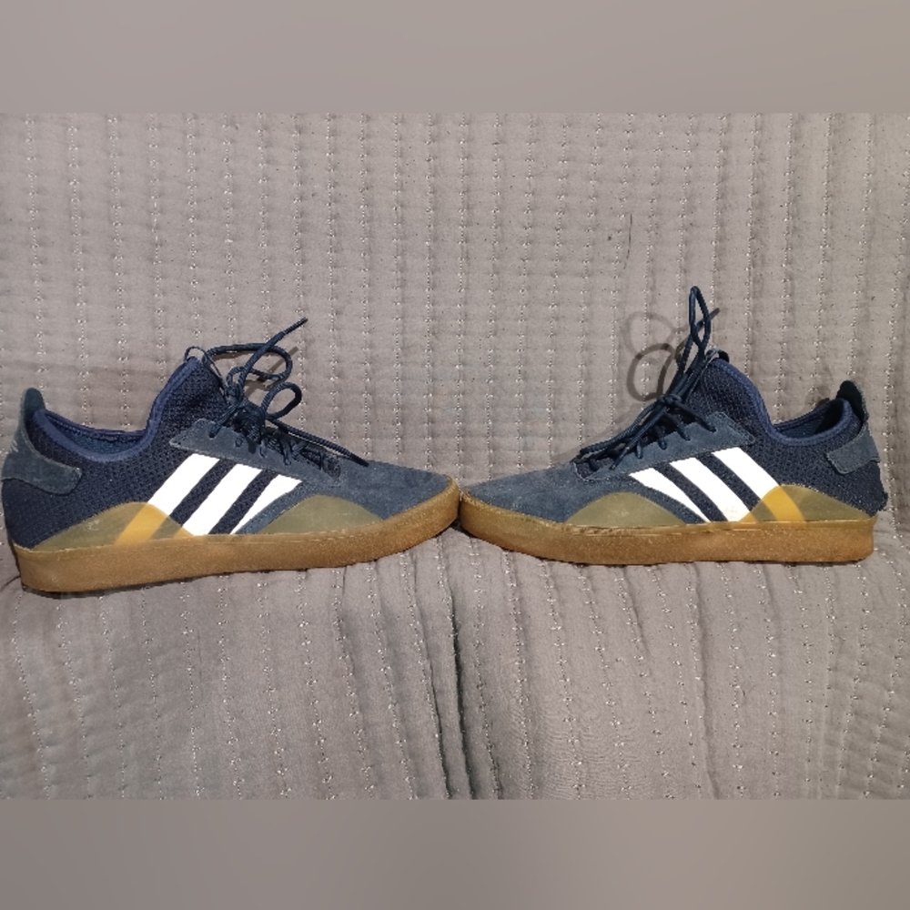 Adidas/ Size 9.5/ Color Dark blue/white